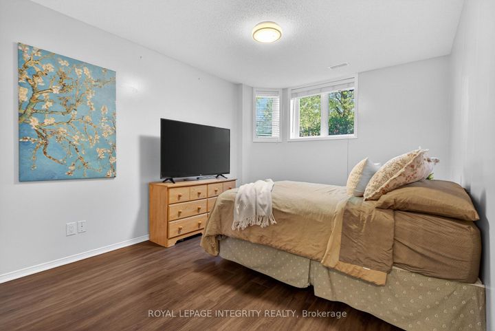 Photo 15 at 256 Cresthaven Drive, Nepean (Barrhaven East), Ottawa