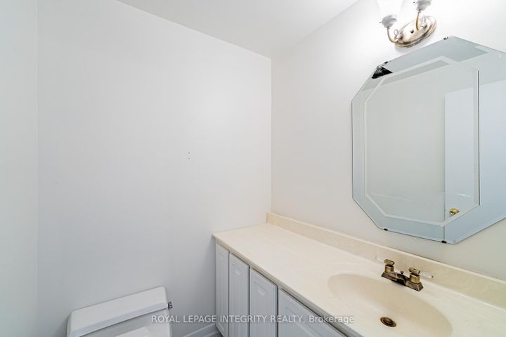 Photo 2 at 32C Benlea Drive, Nepean (Tanglewood), Ottawa