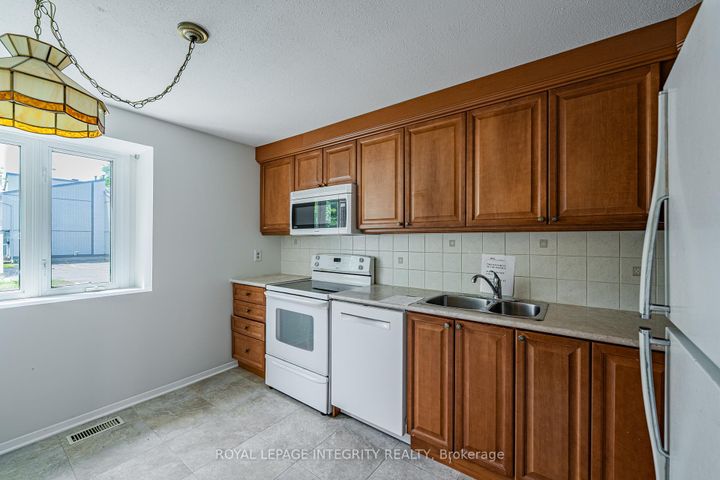 Photo 3 at 32C Benlea Drive, Nepean (Tanglewood), Ottawa