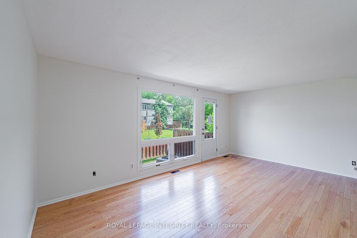 Photo 9 at 32C Benlea Drive, Nepean (Tanglewood), Ottawa