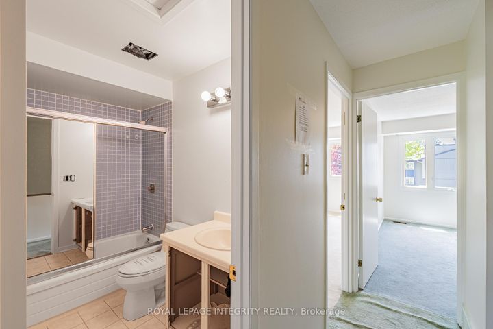 Photo 14 at 32C Benlea Drive, Nepean (Tanglewood), Ottawa