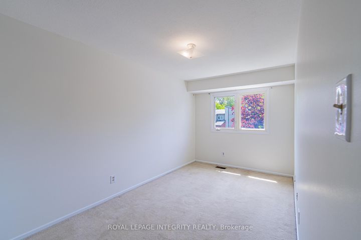 Photo 16 at 32C Benlea Drive, Nepean (Tanglewood), Ottawa