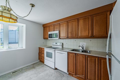 Photo 3 at 32C Benlea Drive, Nepean (Tanglewood), Ottawa