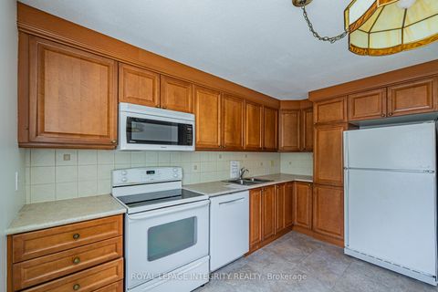 Photo 5 at 32C Benlea Drive, Nepean (Tanglewood), Ottawa