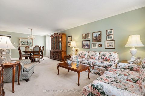 Photo 4 at 44 Farm Gate Crescent, Nepean (Borden Farm/Stewart Farm/Carleton Heights/Parkwood Hills), Ottawa