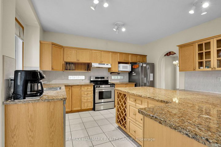 Photo 3 at 11 Riverstone Drive, Nepean (Stonebridge), Ottawa