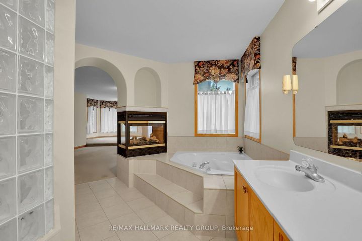 Photo 9 at 11 Riverstone Drive, Nepean (Stonebridge), Ottawa