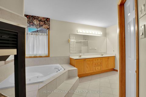 Photo 10 at 11 Riverstone Drive, Nepean (Stonebridge), Ottawa