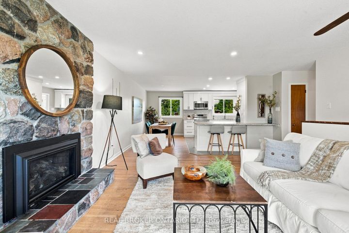 Photo 8 at 82 Meadowlands Drive W, Nepean (Meadowlands/Crestview), Ottawa