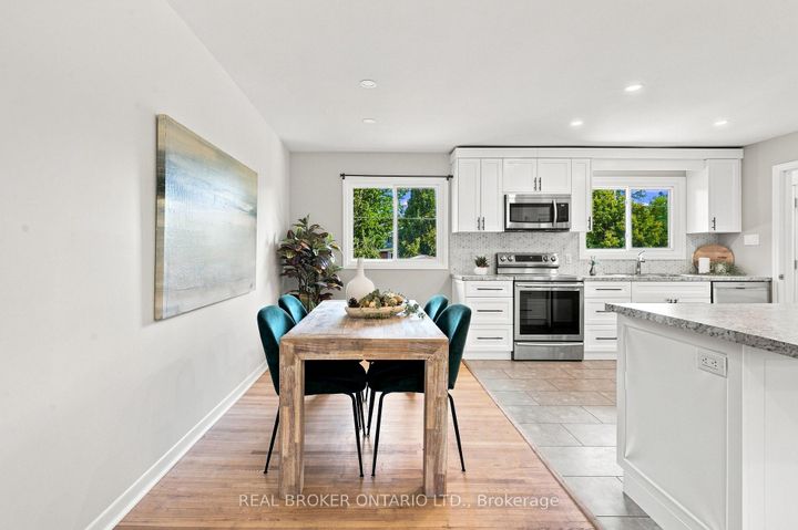 Photo 10 at 82 Meadowlands Drive W, Nepean (Meadowlands/Crestview), Ottawa