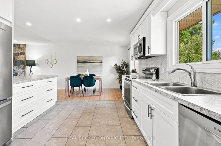 Photo 16 at 82 Meadowlands Drive W, Nepean (Meadowlands/Crestview), Ottawa