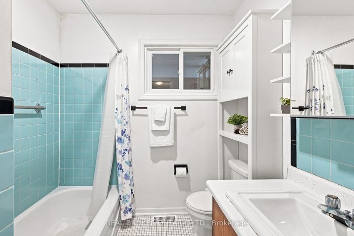 Photo 24 at 82 Meadowlands Drive W, Nepean (Meadowlands/Crestview), Ottawa