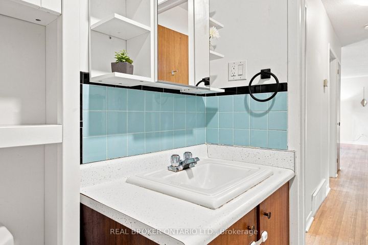 Photo 25 at 82 Meadowlands Drive W, Nepean (Meadowlands/Crestview), Ottawa