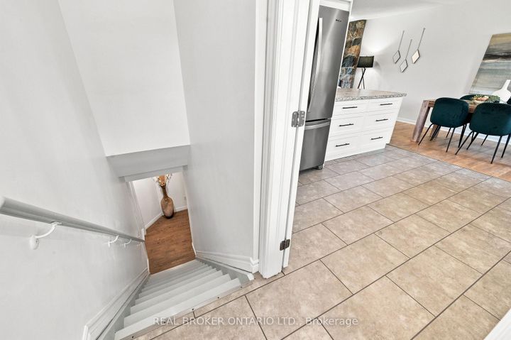 Photo 26 at 82 Meadowlands Drive W, Nepean (Meadowlands/Crestview), Ottawa