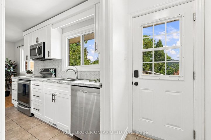 Photo 27 at 82 Meadowlands Drive W, Nepean (Meadowlands/Crestview), Ottawa