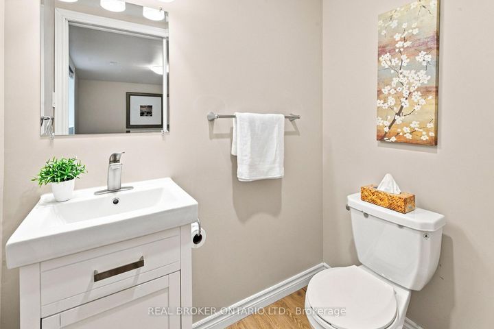 Photo 39 at 82 Meadowlands Drive W, Nepean (Meadowlands/Crestview), Ottawa
