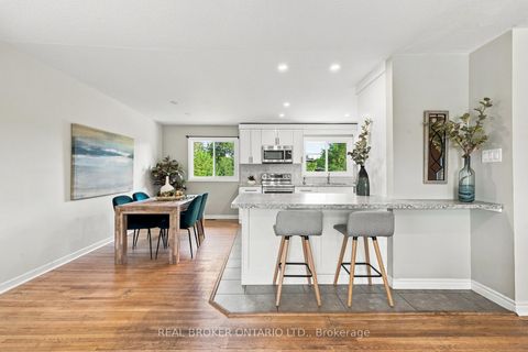 Photo 9 at 82 Meadowlands Drive W, Nepean (Meadowlands/Crestview), Ottawa
