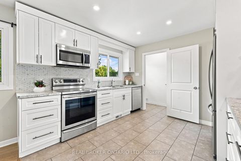 Photo 12 at 82 Meadowlands Drive W, Nepean (Meadowlands/Crestview), Ottawa
