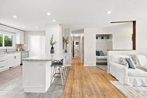Photo 19 at 82 Meadowlands Drive W, Nepean (Meadowlands/Crestview), Ottawa