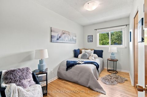 Photo 22 at 82 Meadowlands Drive W, Nepean (Meadowlands/Crestview), Ottawa