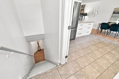 Photo 26 at 82 Meadowlands Drive W, Nepean (Meadowlands/Crestview), Ottawa