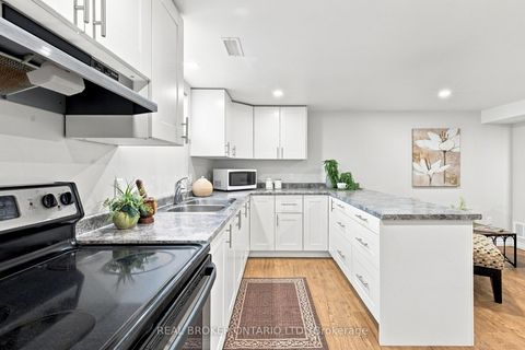 Photo 32 at 82 Meadowlands Drive W, Nepean (Meadowlands/Crestview), Ottawa