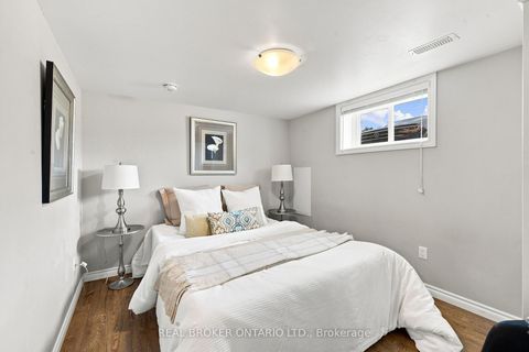 Photo 34 at 82 Meadowlands Drive W, Nepean (Meadowlands/Crestview), Ottawa
