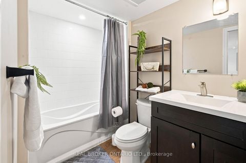 Photo 36 at 82 Meadowlands Drive W, Nepean (Meadowlands/Crestview), Ottawa