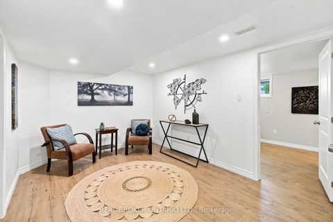 Photo 37 at 82 Meadowlands Drive W, Nepean (Meadowlands/Crestview), Ottawa