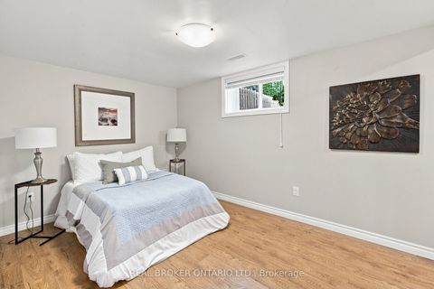 Photo 38 at 82 Meadowlands Drive W, Nepean (Meadowlands/Crestview), Ottawa