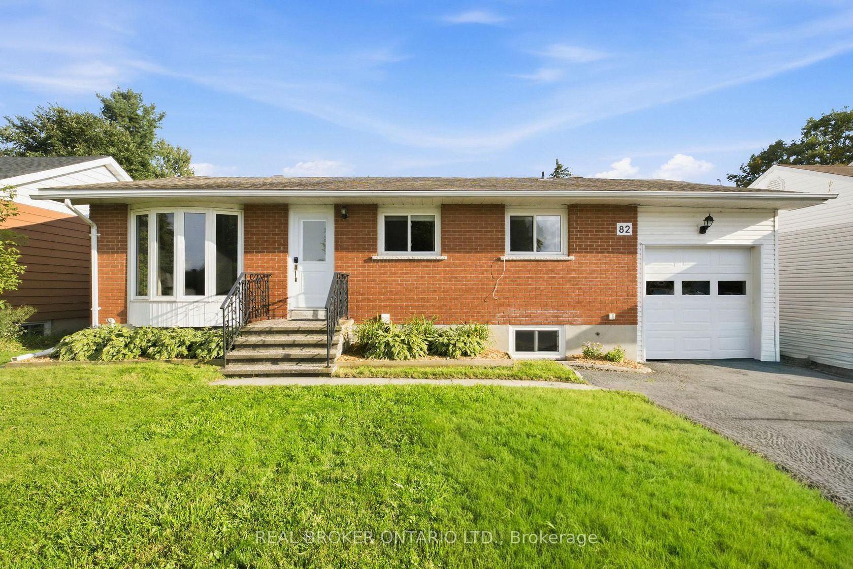 82 Meadowlands Drive W, Nepean (Meadowlands/Crestview), Ottawa 