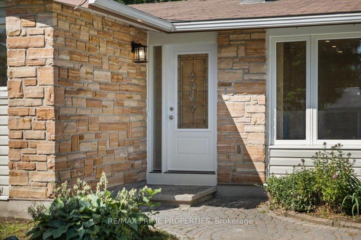 Photo 1 at 104 Queensline Drive, Nepean (Bruce Farm/Graham Park/Qualicum/Bellands), Ottawa
