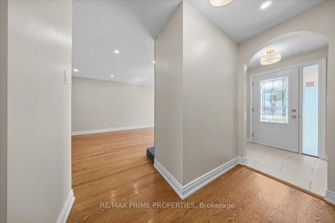 Photo 4 at 104 Queensline Drive, Nepean (Bruce Farm/Graham Park/Qualicum/Bellands), Ottawa