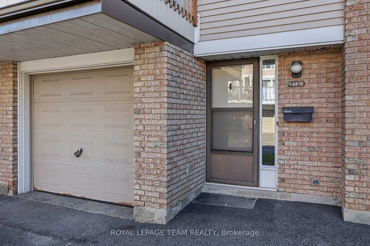 Photo 2 at D - 284 Dalehurst Drive, Nepean (Tanglewood), Ottawa