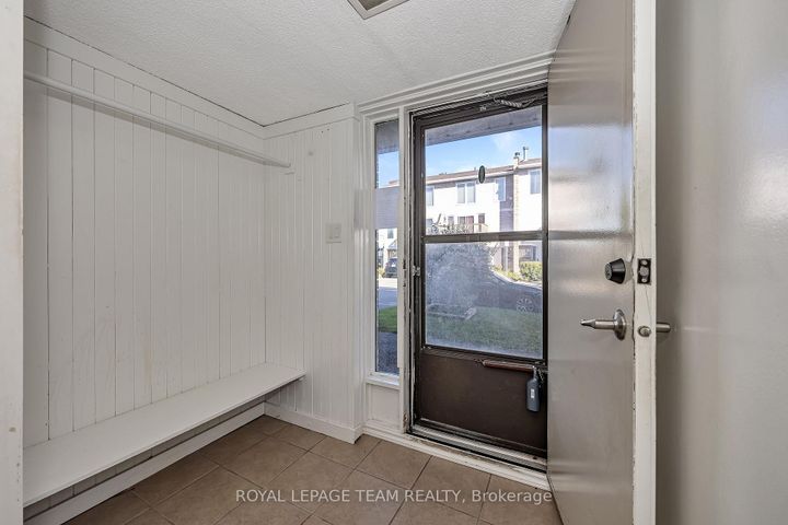 Photo 3 at D - 284 Dalehurst Drive, Nepean (Tanglewood), Ottawa