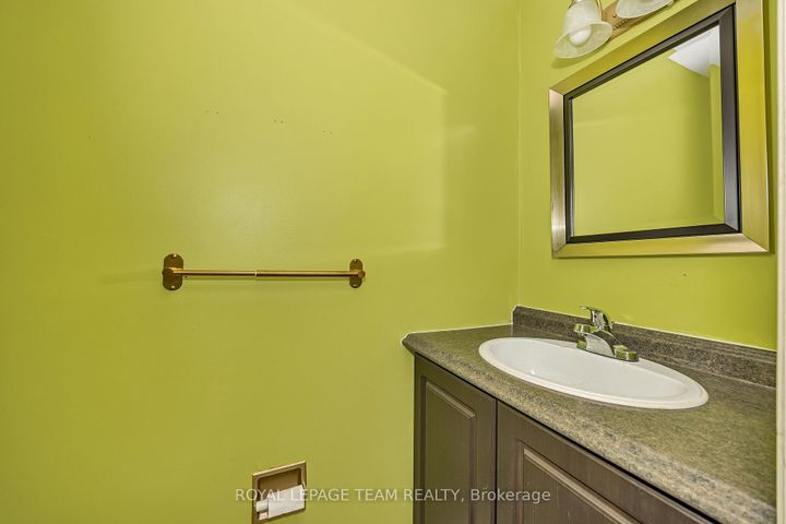 Photo 6 at D - 284 Dalehurst Drive, Nepean (Tanglewood), Ottawa