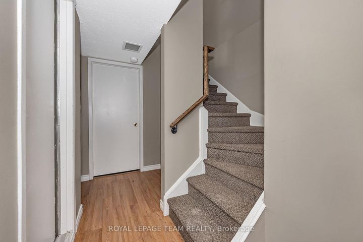 Photo 7 at D - 284 Dalehurst Drive, Nepean (Tanglewood), Ottawa