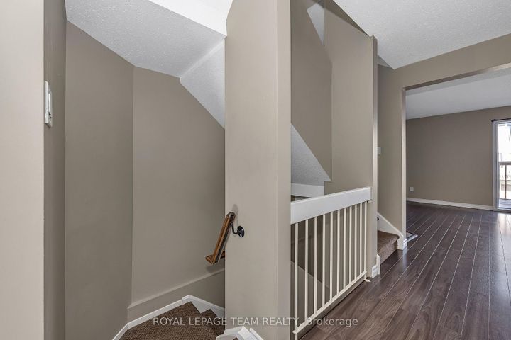 Photo 8 at D - 284 Dalehurst Drive, Nepean (Tanglewood), Ottawa
