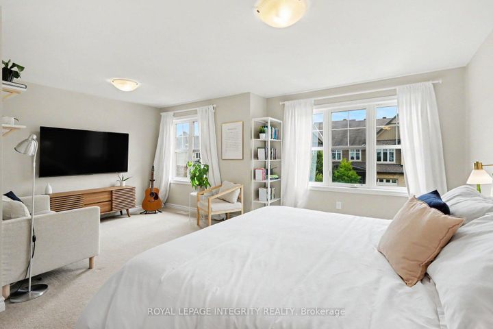 Photo 13 at 286 Fergus Crescent, Nepean (Cedargrove/Fraserdale), Ottawa