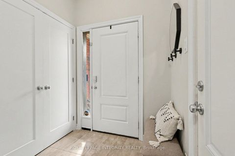 Photo 2 at 286 Fergus Crescent, Nepean (Cedargrove/Fraserdale), Ottawa