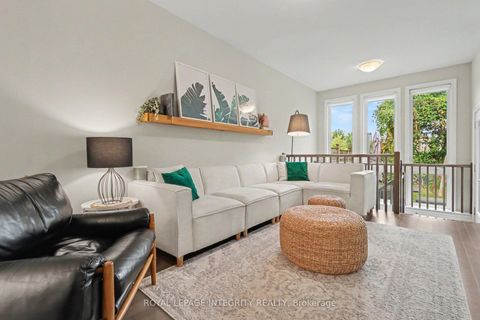 Photo 4 at 286 Fergus Crescent, Nepean (Cedargrove/Fraserdale), Ottawa