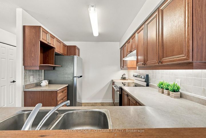 Photo 15 at 802 - 120 Grant Carman Drive, Nepean (Borden Farm/Stewart Farm/Carleton Heights/Parkwood Hills), Ottawa