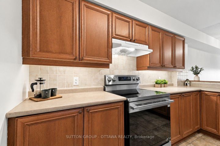 Photo 17 at 802 - 120 Grant Carman Drive, Nepean (Borden Farm/Stewart Farm/Carleton Heights/Parkwood Hills), Ottawa