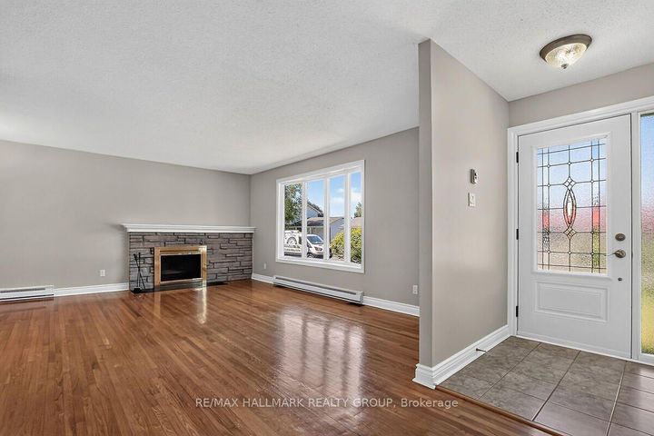 Photo 7 at 20 Cramer Drive, Nepean (Sheahan Estates/Trend Village), Ottawa