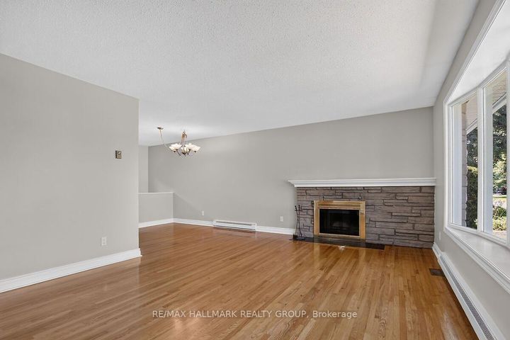 Photo 9 at 20 Cramer Drive, Nepean (Sheahan Estates/Trend Village), Ottawa
