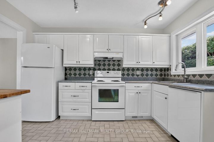 Photo 15 at 20 Cramer Drive, Nepean (Sheahan Estates/Trend Village), Ottawa
