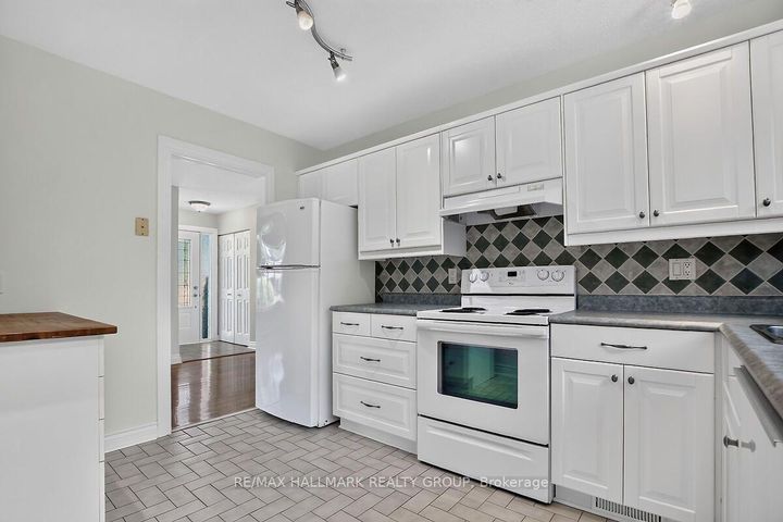 Photo 16 at 20 Cramer Drive, Nepean (Sheahan Estates/Trend Village), Ottawa
