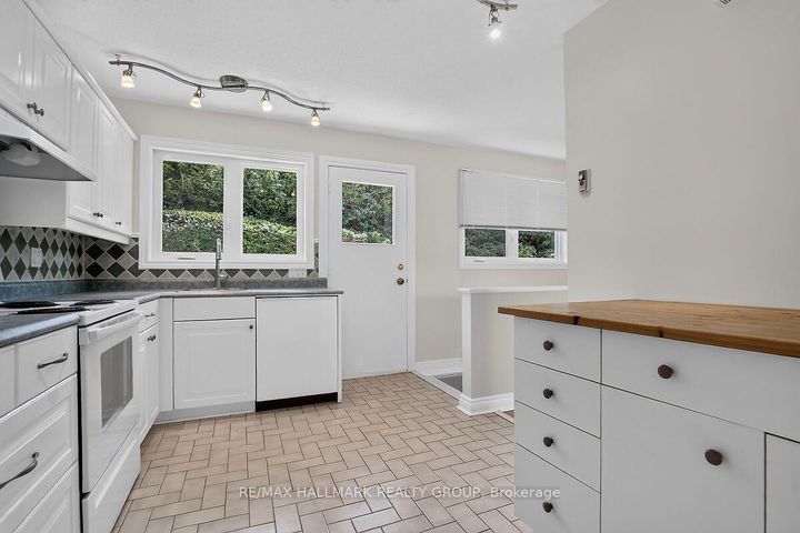 Photo 18 at 20 Cramer Drive, Nepean (Sheahan Estates/Trend Village), Ottawa