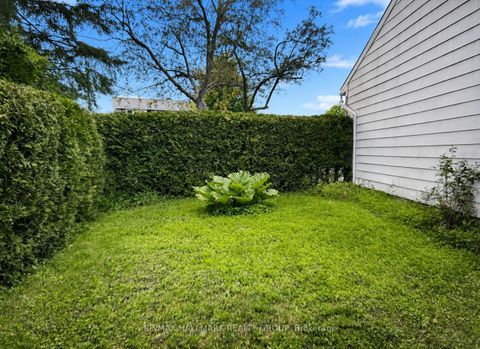 Photo 3 at 20 Cramer Drive, Nepean (Sheahan Estates/Trend Village), Ottawa