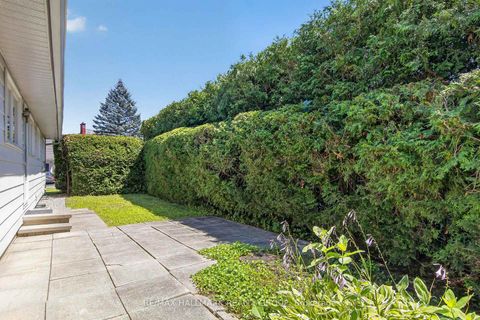 Photo 4 at 20 Cramer Drive, Nepean (Sheahan Estates/Trend Village), Ottawa